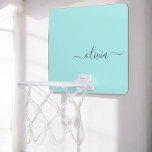 Aqua Blue Aquamarin Modern Script Monogram Name Mini Basketball Netz<br><div class="desc">Aqua Blue Aquamarin Simple Script Monogram Name Mini Basketball Hoop. Das macht den perfekten 16 Geburtstag,  Hochzeit,  Brautparty,  Jubiläum,  Babydusche oder Junggeselinnen-Abschied Geschenk für jemanden,  der Lieben glamourösen Luxus und schicke Stile.</div>