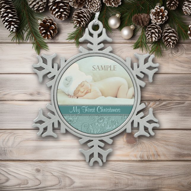 Aqua Floral Swirl Baby First Christmas Schneeflocken Zinn-Ornament (Von Creator hochgeladen)