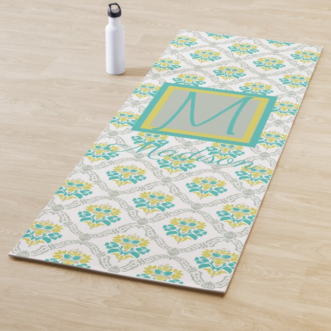 Aqua Gray und Chartreuse Trendy Monogram Yogamatte (Beispiel)
