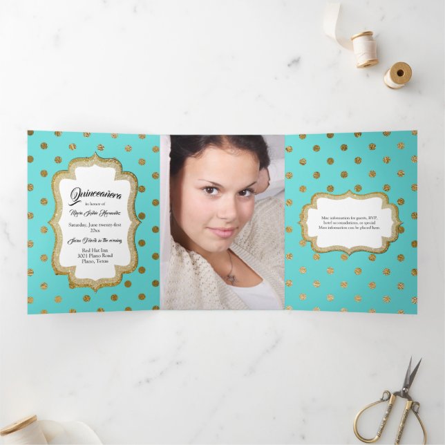 Aqua mit Gold Dots und Custom Foto Quinceañera Dreifach Gefaltete Einladung (Innenseite)