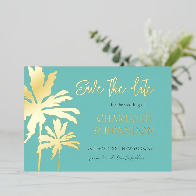 Aqua Palm Trees Beach Hochzeit Save the Date Gold Folieneinladung (Stehend vorne)