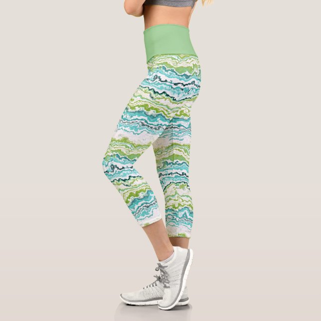 Aqua Türkis Limes Grüne Mineralien Muster Capri Leggings (Links)