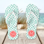 Aqua und Coral Trellis Monogram Flip Flops<br><div class="desc">Maßgeschneiderte,  bedruckte Flop-Sandalen mit einem stilvollen,  modernen Trellis-Muster und einem eigenen Monogramm oder einem anderen Text in einem Kreisrahmen. Klicken Sie auf Anpassen,  um Schriftart und Farben zu ändern oder eigene Bilder hinzuzufügen,  um ein einzigartiges Design zu erstellen!</div>