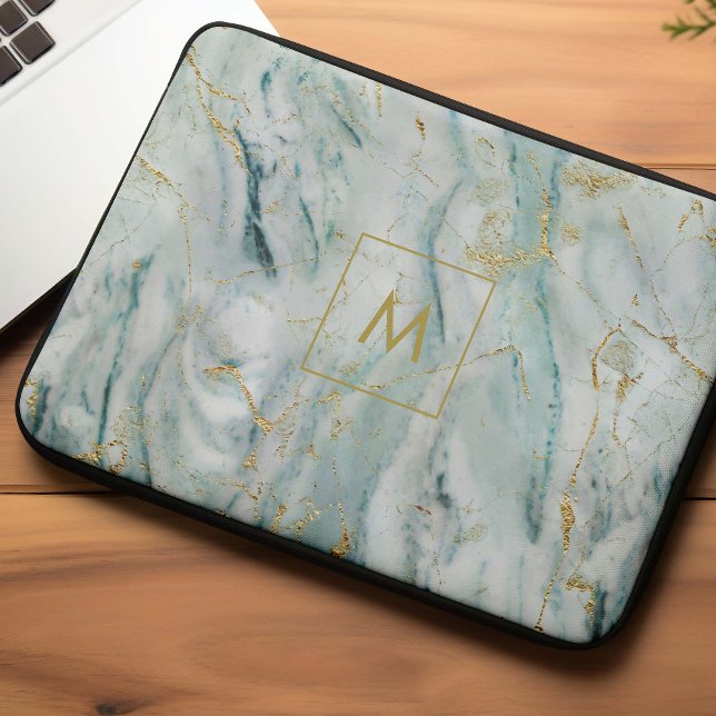 Aqua- und Golddrucke Mit Monogramm Laptopschutzhülle (Von Creator hochgeladen)