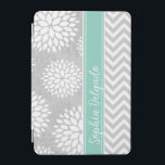 Aqua und Grau Monogramm Zickzack und floral iPad Mini Hülle<br><div class="desc">Niedliches,  mädchenhaftes Design mit Zickzack Zickzack-Streifen und modernen Chrysanthemum-Blume. Kontrastfarbene Rugby Stripe Band mit Ihrem personalisierten Monogrammnamen oder Ihren Initialen. Klicken Sie auf Anpassen,  um den Schriftart und die Farbe eines Monogramms zu ändern,  um ein eigenes einzigartiges Design zu erstellen.</div>