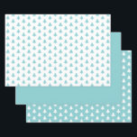 Aqua/White Christmas Baum Ikonisches Muster Geschenkpapier Set<br><div class="desc">Es handelt sich um ein Aqua- und Weißgrafik-Design, das mit einem nahtlosen ikonischen Muster eines Weihnachtsbaum-Symbols in Offsetreihen wiederholt wird. Das Set von drei Koordinierungsblättern umfasst 1. Aquarelle auf weißem Grund, 2. Aqua in fester Farbe und 3. Weiße Bäume auf einem Aquarell. Eine tolle Idee für Geschenkverpackungen, Kunsthandwerk oder Dekoration...</div>
