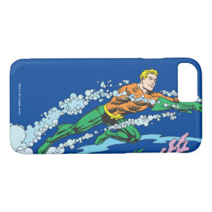 Aquaman springt über Korallen Case-Mate iPhone Hülle
