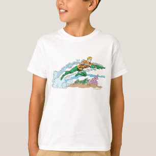 Aquaman springt über Korallen T-Shirt