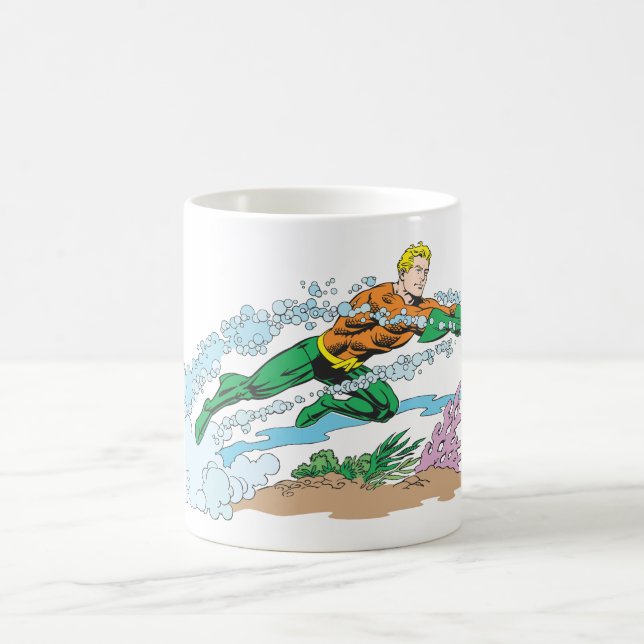 Aquaman springt über Korallen Tasse (Mittel)