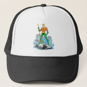 Aquaman steht mit Heugabel Truckerkappe