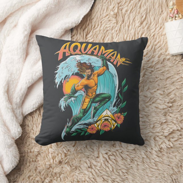 Aquaman und Trident Rising Surf Graphic Kissen (Decke)