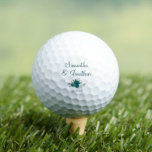 Aquamarin & Aqua Rose Elegante Hochzeitskolonne Golfball<br><div class="desc">Diese Golfbälle sind ein wunderbares Geschenk für Paare oder für einen Partner, um einen anderen zu geben. Das Design besteht aus handgemalten Aquarellfarben-Rose in aquamarinen, türkisfarbenen und aqua-farbenen Tönen, die Namen des Ehepaares und das Hochzeitstermin, die in eleganten Schriftzeichen geschrieben sind. Diese sorgfältig und schön gestalteten Golfbälle sind ein großartiges...</div>