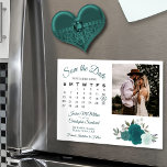 Aquamarin & Aqua Rose Kalender & Foto Save the Dat Magneteinladung<br><div class="desc">Diese wunderschöne Magnetkarte ist ein wunderbarer Weg, um Ihre Freunde und Familie wissen, um Save the Date für Ihre kommende Hochzeit lassen. Das rustikale, schicke Design mit handgemalten Aquarelltönen in aquamarinen, türkisfarbenen und aqua-farbenen Rose. Die links Seite der Karte ist ein individualisierbarer Kalender Ihres Hochzeitmonats mit einem Herz um Ihren...</div>