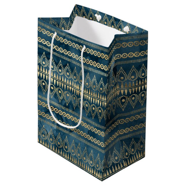 Aquamarin Blue Boho Mittlere Geschenktüte (Vorderseite Schrägansicht)