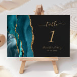 Aquamarin Blue Gold Agate Dark Wedding Tischnummer<br><div class="desc">Der links Rand dieser eleganten,  modernen Hochzeitskarte zeichnet sich durch eine aquamarine blaue Aquarellgrenze aus,  die mit Imitaten mit goldenem Glitzer bestickt wurde. Der anpassbare Text kombiniert goldfarbene Handschrift,  kursiv und kopperplate Schriftart auf einem schwarzen Hintergrund.</div>