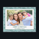 Aquamarin Blue Leaf Muster Einfach Frohe Weihnacht Feiertagspostkarte<br><div class="desc">Aquamarin Blau und Mint Grün Leaf Muster Einfach Frohe Weihnachtsfotokarte. Das Bild und der Familienname können auf dieser einfachen und eleganten Pastel Greenery Weihnachtsfotokarte ersetzt werden.</div>
