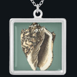 Aquamarin Conch-Muschel Versilberte Kette<br><div class="desc">In dieser schönen,  klassischen Muschel mit schwarz-weißer Konkade kann man die Schattierung einer natürlichen Muschel sehr scharf und klar sehen.  Sie können sich am Strand vorstellen,  auf der Suche nach Muscheln oder beim Spielen im Sand. Holen Sie sich diese nautische aquamarine Conch Muschel Kunst auf Ihre Lieblingsprodukte heute!</div>