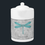 Aquamarin Dragonfly Damask<br><div class="desc">Genießen Sie Ihren Tee mit einem Aquamarinen Drachenfliege Damask Personalisierter Teekanne. Das Teekessel-Design zeichnet sich durch eine farbenfrohe Libelle gegen ein elegantes, Vintages, graues Damastmuster aus. Zusätzliche Geschenkartikel in diesem Design sowie eine Vielzahl von Farben.</div>