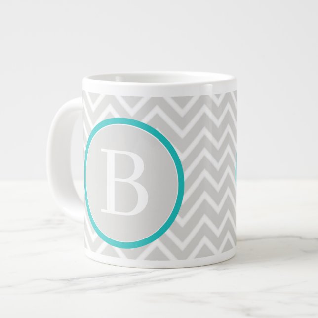 Aquamarin-grüne Zickzack Monogram-Tasse Jumbo-Tasse (Vorderseite Links)