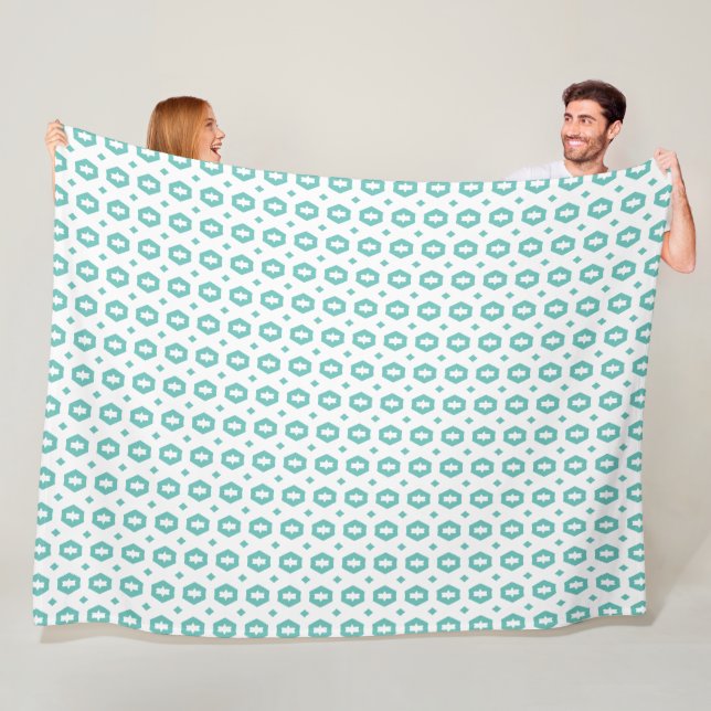 Aquamarin und weiß: Geometriana Fleecedecke (Beispiel)
