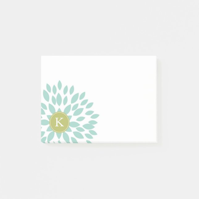 Aquamarine blühende Blüte mit grüner Post-it Klebezettel (Vorderseite)