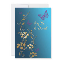 Aquamarine, goldene, violette Blumen und Schmetter