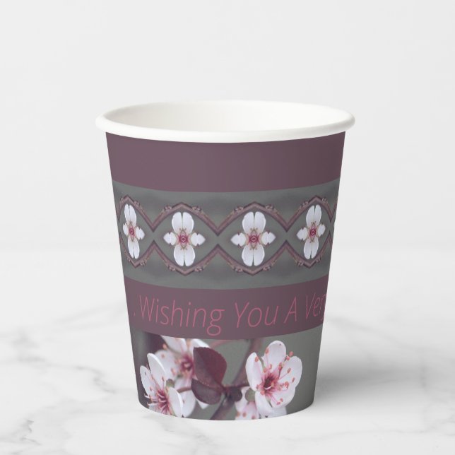 Aquamarine grüne Pflaume und rosa Pappbecher (Vorderseite)