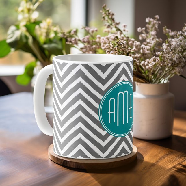 Aquamarine Karkohle Chevrons Custom Monogram Kaffeetasse (Mug template with monogram)