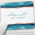 Aquamarine und goldfarbene Maus-Pad Mousepad<br><div class="desc">Aquamarine und goldfarbene Maus-Pad. Elegante Aquamarine und goldene geometrische handgeschriebene Stil Kalligraphie Drehbuch beruflich Business Design. Perfekt für Make-ups,  Haarstylisten,  Kosmetologen und mehr!</div>