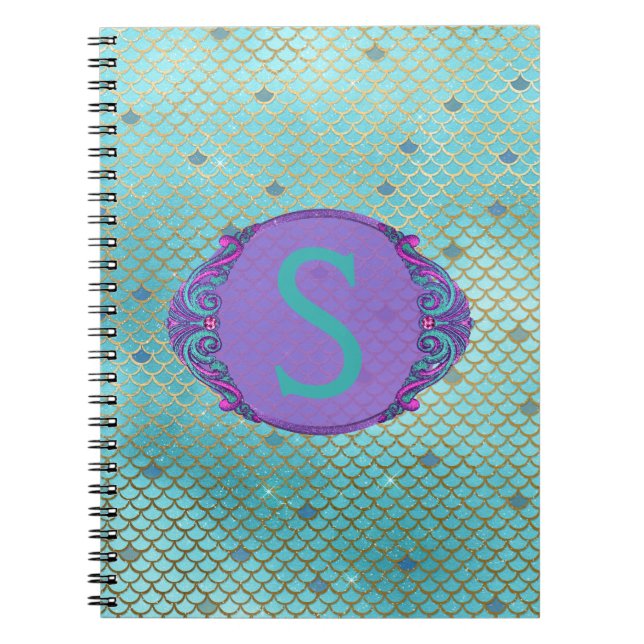 Aquamarine und Lila Mermaid Scales Monogram School Notizblock (Vorderseite)