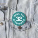 Aquamarine und weiße Mama Jersey Nummer<br><div class="desc">Freuen Sie sich auf Ihr Lieblings-Sportteam, Ihren Fußballspieler oder zeigen Sie einfach Ihren Schulstolz mit einem personalisierten Spirituosenknopf! Fügen Sie Ihren Schulnamen hinzu oder personalisieren Sie ihn mit einem Spielernamen und Jersey-Nummer. Ideal für Fußball, Basketball, Baseball und Fußball! Erstellen Sie individuelle Buttone für das ganze Team, Cheerleader, Eltern und Geschwister,...</div>