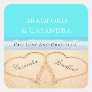 Aquamariner Blue Beach Hochzeit 2 Herz im Sand Quadratischer Aufkleber