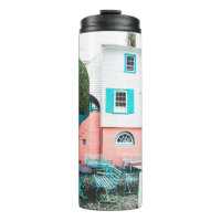 AQUAMARINER UND GRAUER TISCH UND BECKEN NEBEN WEIS