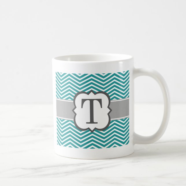 Aquamariner weißer Monogramm-Buchstabe T Zickzack Tasse (Rechts)