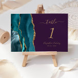 Aquamarines Gold Agate Lila Wedding Tischnummer<br><div class="desc">Der links Rand dieser eleganten,  modernen Hochzeitskarte zeichnet sich durch eine aquamarine blaue Aquarellgrenze aus,  die mit Imitaten mit goldenem Glitzer bestickt wurde. Der anpassbare Text kombiniert goldfarbene Handschrift,  kursiv und kopperplate Schriftart auf einem lila Hintergrund.</div>