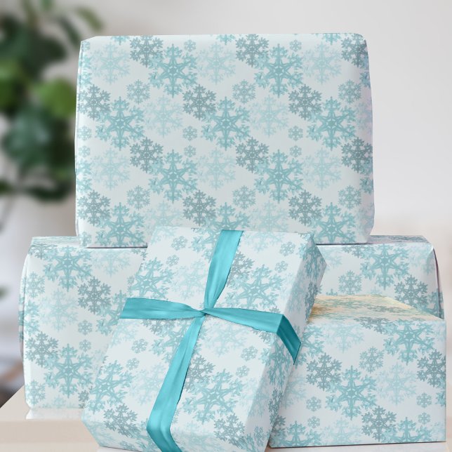 Aquamarines Wintereis-Schneeflockenpapier Geschenkpapier (A teal snowflake pattern on this gift wrap. Perfect for the Holiday Season)