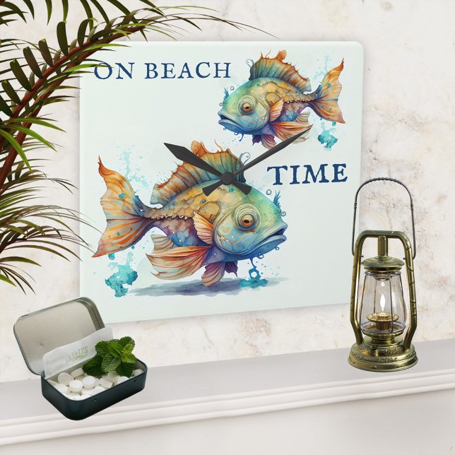 Aquarell Fisches Beach House Quadratische Wanduhr (Von Creator hochgeladen)