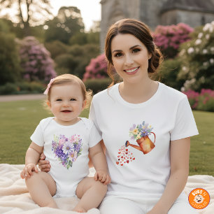 Aquarell-Gießkanne-Blumenpassendes Outfit Mutter T-Shirt