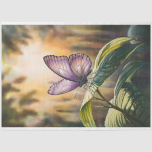 Aquarell-Lila-Schmetterling auf einem Blatt Decoup Seidenpapier