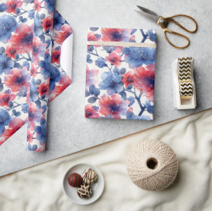Aquarell rot, blaue Blumen auf weiß Geschenkpapier
