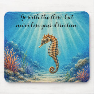 Aquarell-Seepferdchen in ruhigem Wasser mit Zitat Mousepad