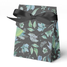 Aquarellblau auf dunkelgraue Blüte