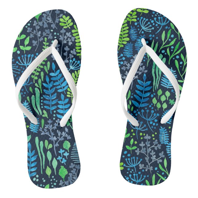Aquarellblumen-Doodles dunkler Hintergrund Flip Flops (Fußbett)