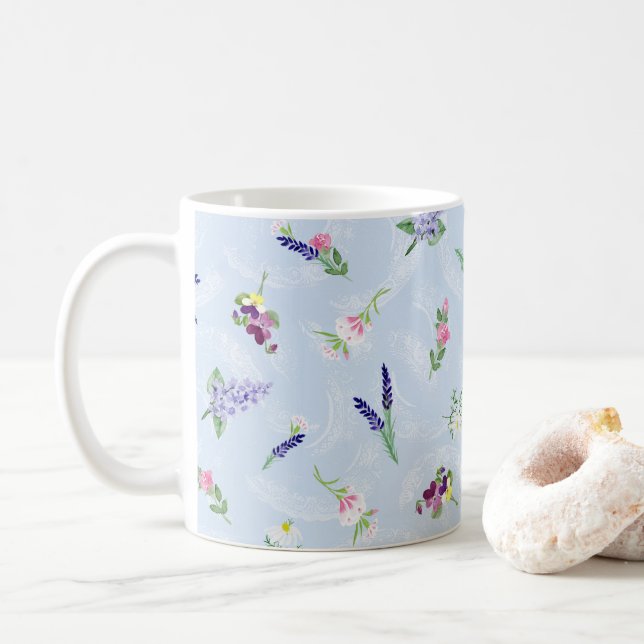 Aquarellfarben-Blume auf blass blauer Lacy-Textur Kaffeetasse (Mit Donut)