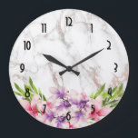 Aquarellfarben Magnolien auf Imitaten Marmortextur Große Wanduhr<br><div class="desc">Moderne,  elegante Uhren - eine weiße Marmorstruktur aus Imitat bildet den Hintergrund.  Große rosa und lila magnolische Blume mit grünen Akzenten zieren das Design am Boden.</div>