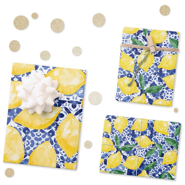 Aquarellfarben Mittelmeer Zitronenleuchte Zitrusfr Geschenkpapier Set (Watercolor lemons on a blue and white Mediterranean tile background patterned gift wrap sheets)