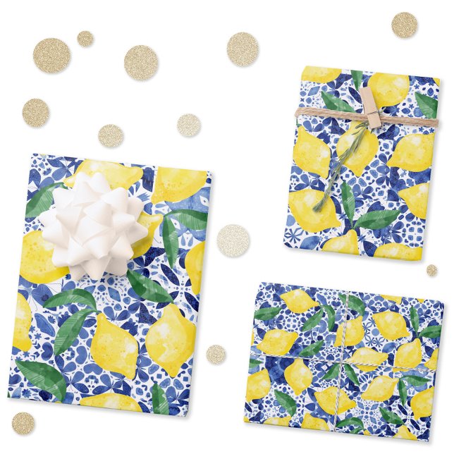 Aquarellfarben Mittelmeer Zitronenleuchte Zitrusfr Geschenkpapier Set (Watercolor lemons on a blue and white Mediterranean tile pattern gift wrap sheets)