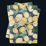 Aquarellfarben-Zitronen für Navy Blue Geschenkpapier Set<br><div class="desc">Elegante Aquarelllemonen und Grünpflanzen auf marineblau-blauem Hintergrund,  diese Blätter von Packpapier sind Spaß für Geschenke für jeden Anlass. PASSENDE Artikel in unserem Geschäft.</div>