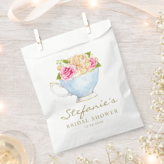 Aquarellfarbene Blume im Teacup-Brautparty Geschenktütchen (Ausgeschnitten)