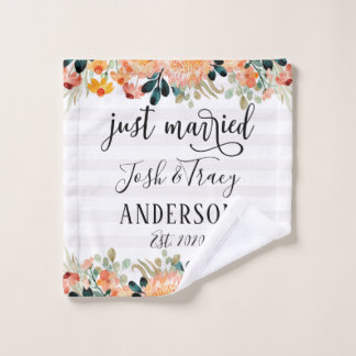 Aquarellfarbene Blume und nur verheiratet gestreif Waschlappen